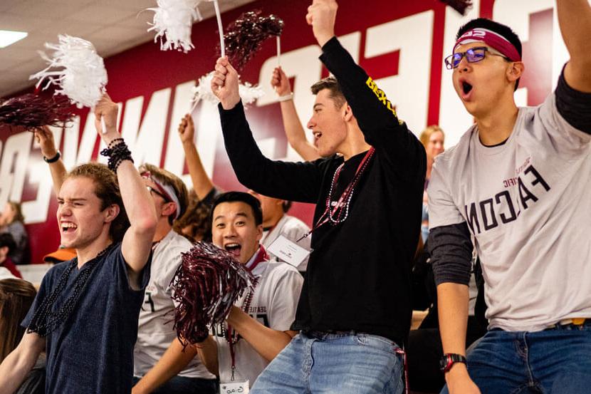 学生 cheer in stands